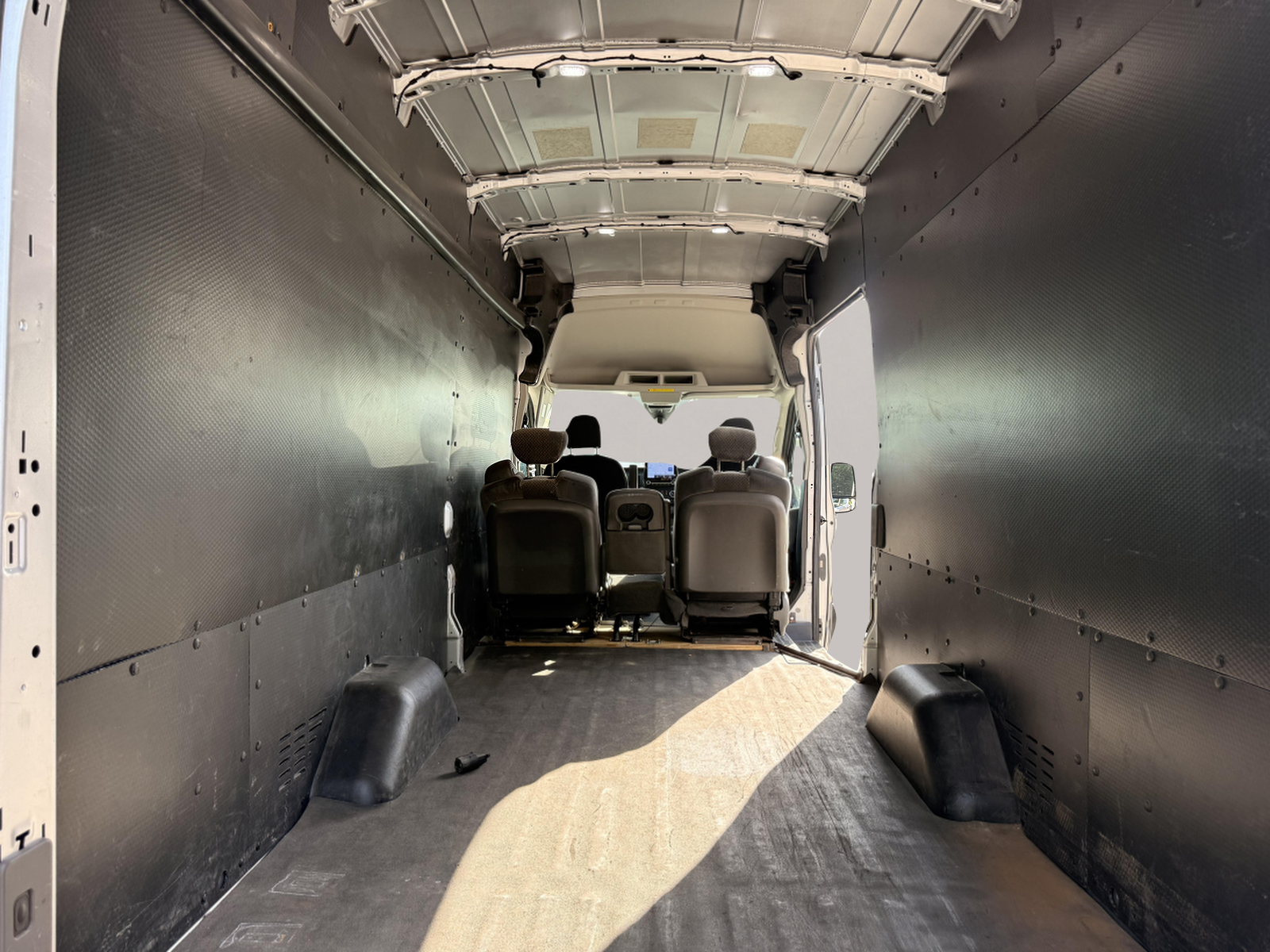 2020 Ford TRANSIT 350 EL High Roof Extended Cargo Van — photo 9